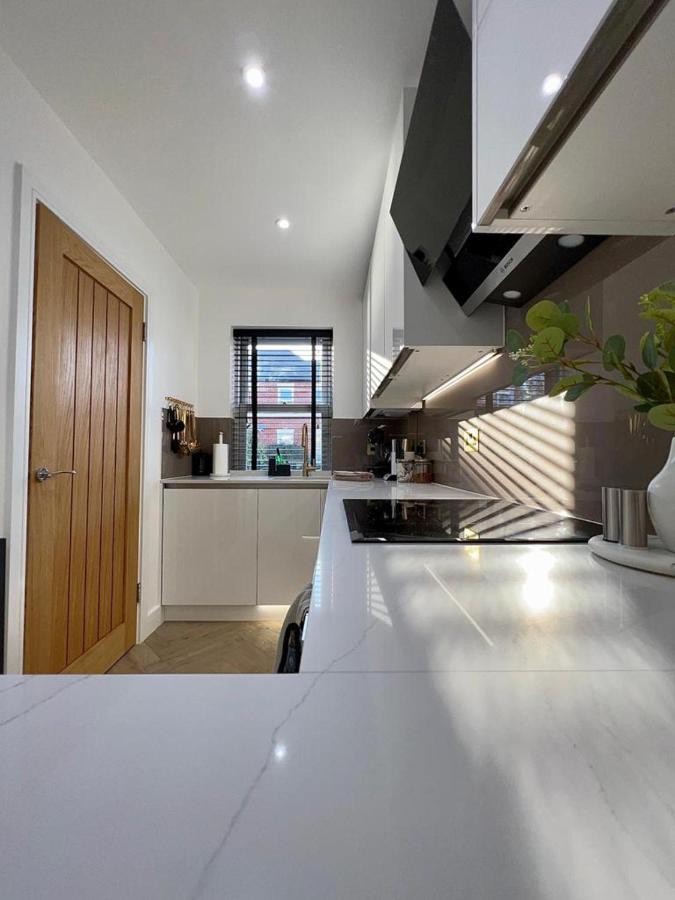 كانتربيري Charming 3-Bed House With 1 Parking Space المظهر الخارجي الصورة