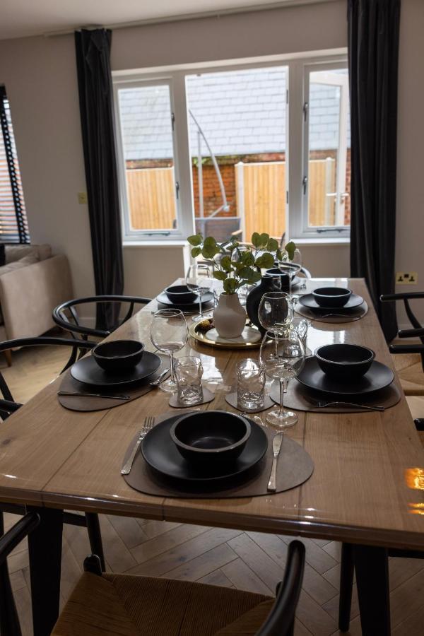 كانتربيري Charming 3-Bed House With 1 Parking Space المظهر الخارجي الصورة