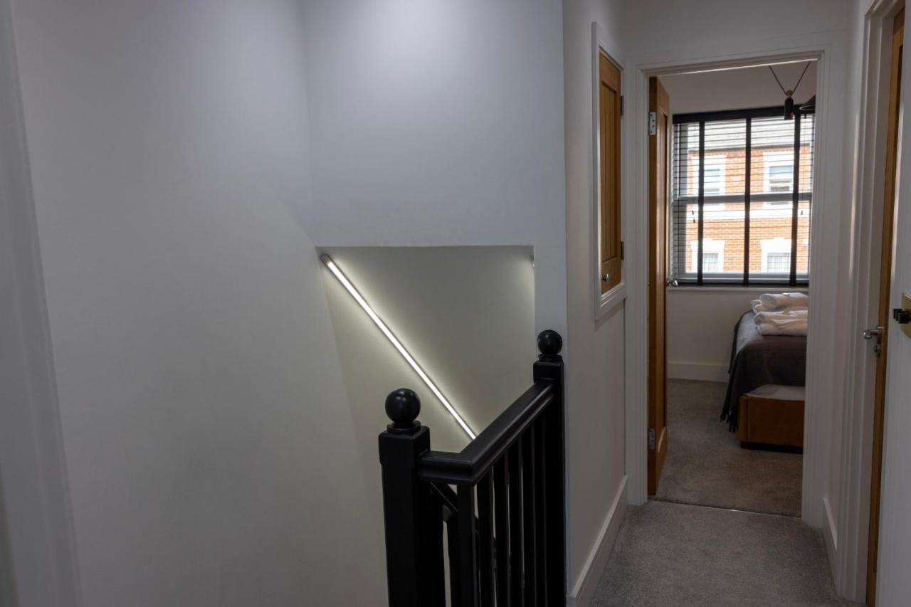 كانتربيري Charming 3-Bed House With 1 Parking Space المظهر الخارجي الصورة